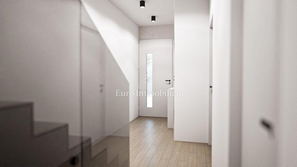 Murter - nov, moderen apartma le 120 metrov od morja