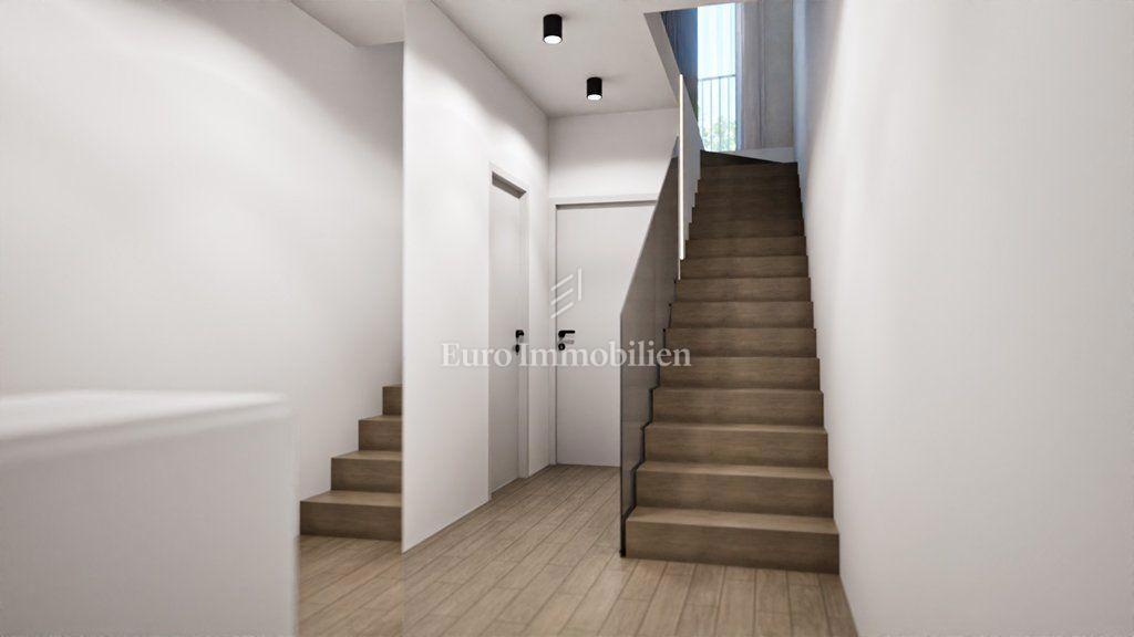 Murter - nov, moderen apartma le 120 metrov od morja