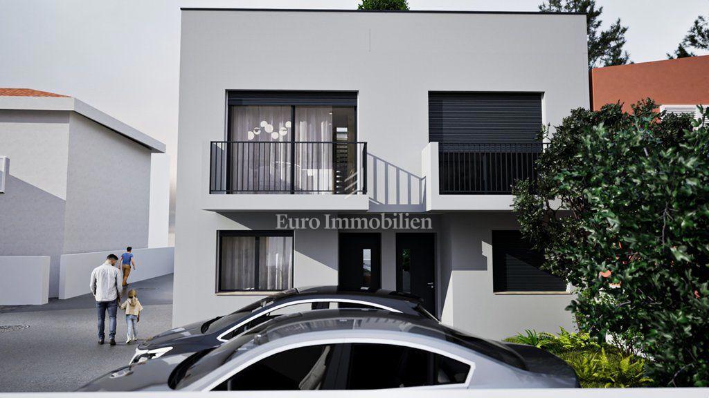 Murter - nov, moderen apartma le 120 metrov od morja