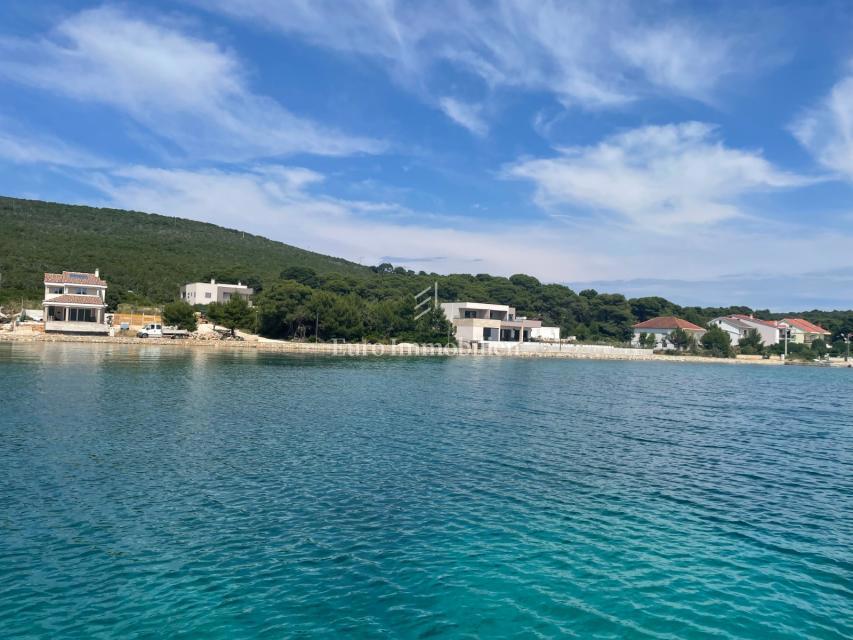 Atraktivna gradbena parcela z idejno zasnovo - Molat