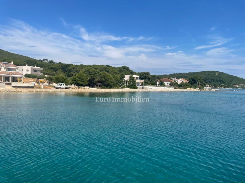 Atraktivna gradbena parcela z idejno zasnovo - Molat