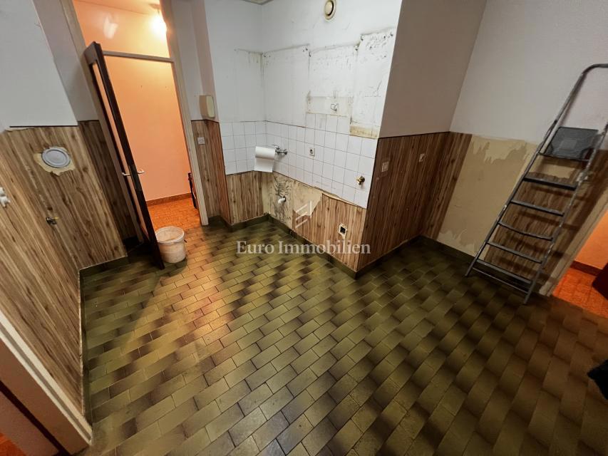 Stanovanje v stavbi z dvigalom na odlični lokaciji v Puli