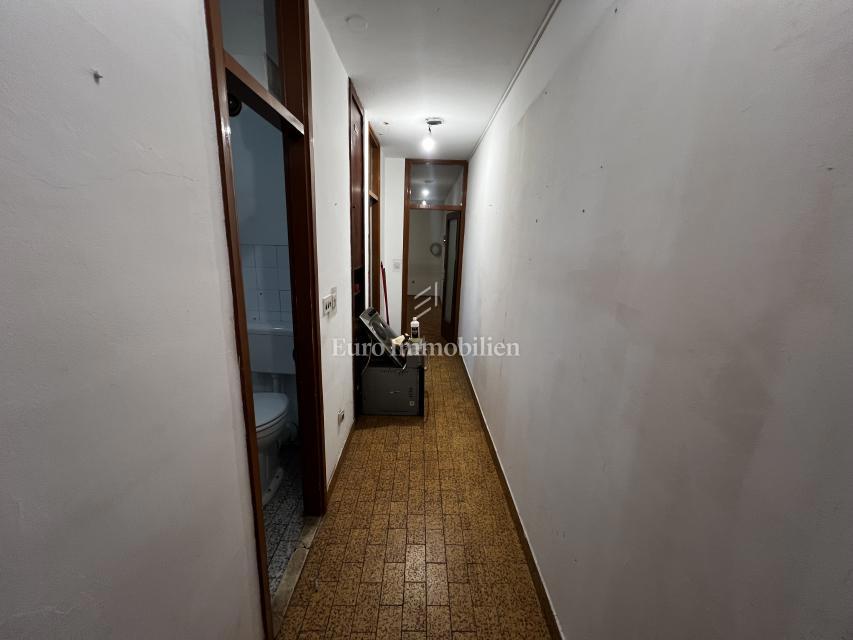 Stanovanje v stavbi z dvigalom na odlični lokaciji v Puli