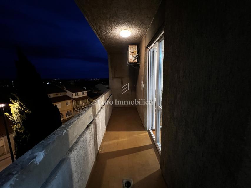 Stanovanje v stavbi z dvigalom na odlični lokaciji v Puli