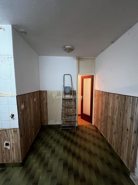 Stanovanje v stavbi z dvigalom na odlični lokaciji v Puli