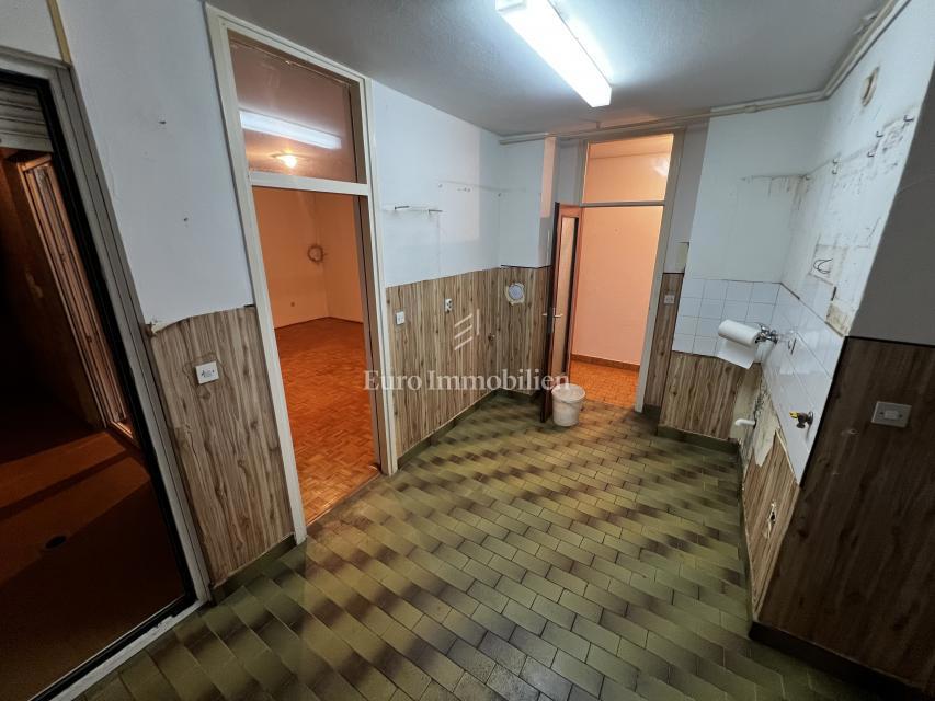 Stanovanje v stavbi z dvigalom na odlični lokaciji v Puli