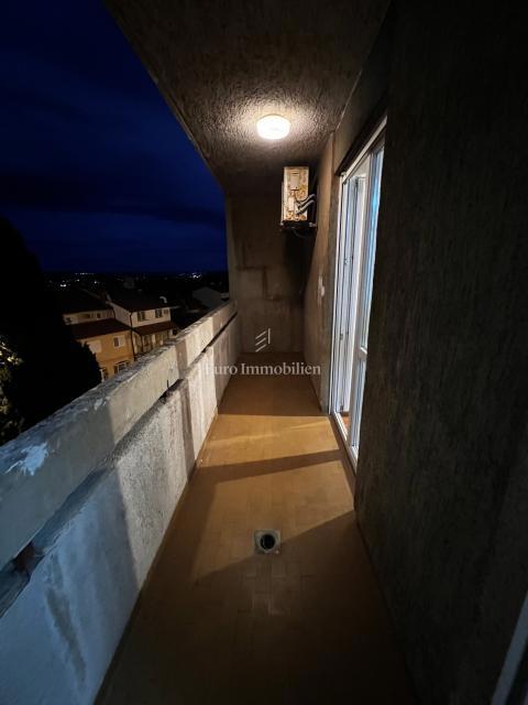 Stanovanje v stavbi z dvigalom na odlični lokaciji v Puli