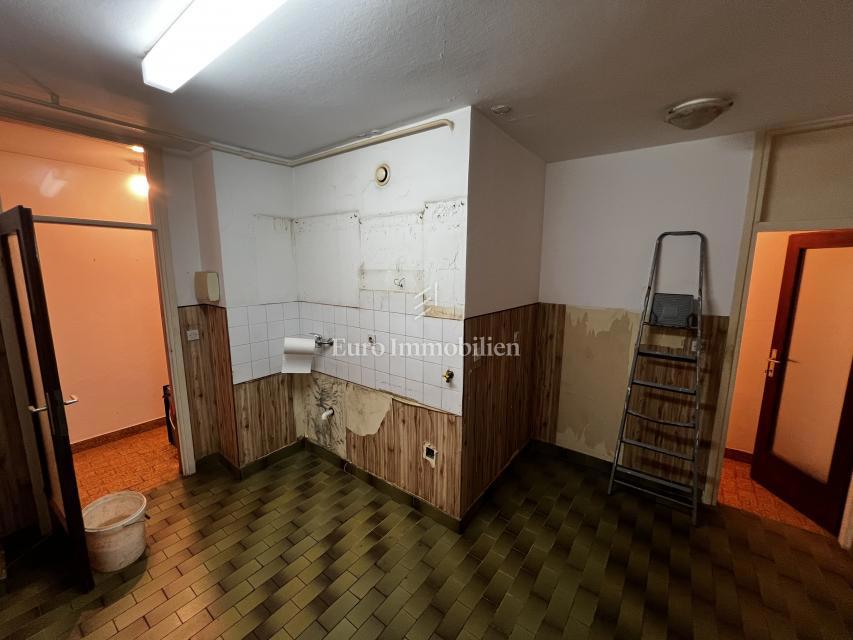 Stanovanje v stavbi z dvigalom na odlični lokaciji v Puli