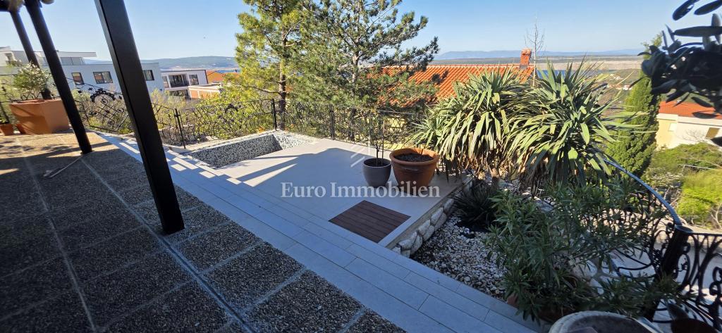 Jadranovo - hiša z bazenom in pogledom na morje