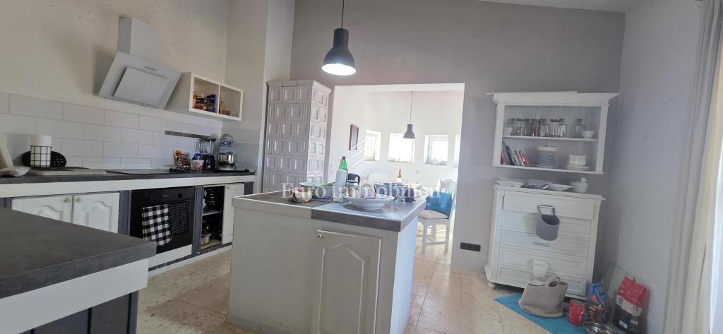 Jadranovo - hiša z bazenom in pogledom na morje