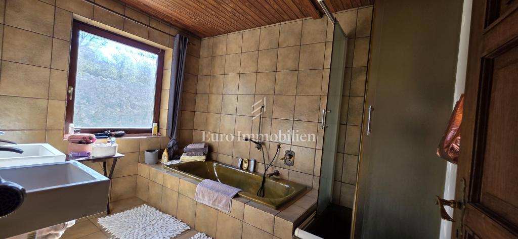 Jadranovo - hiša z bazenom in pogledom na morje