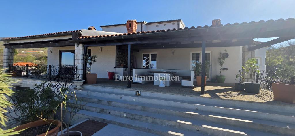 Jadranovo - hiša z bazenom in pogledom na morje