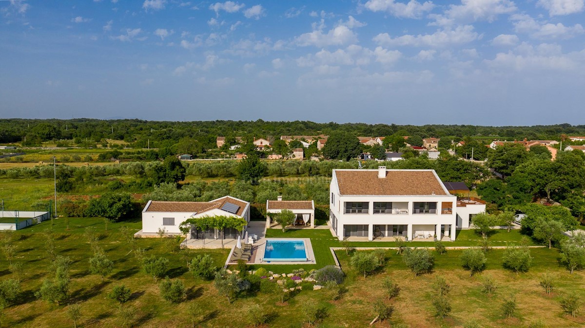 Predivna moderna villa s bazenom, Istra