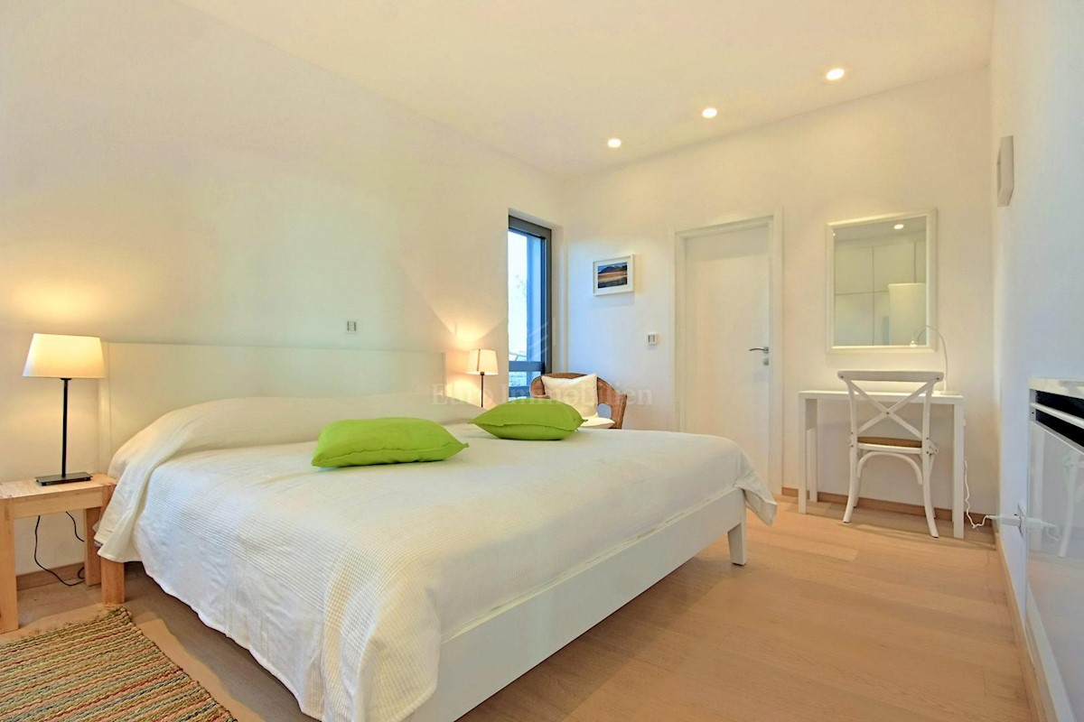 Predivna moderna villa s bazenom, Istra