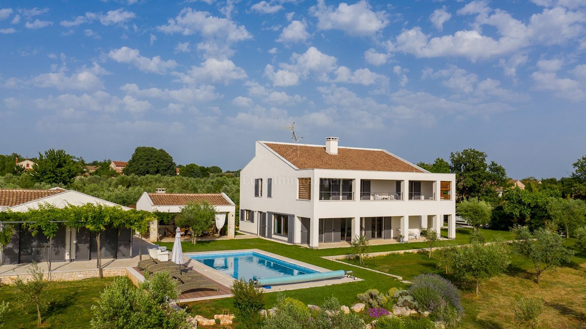 Predivna moderna villa s bazenom, Istra