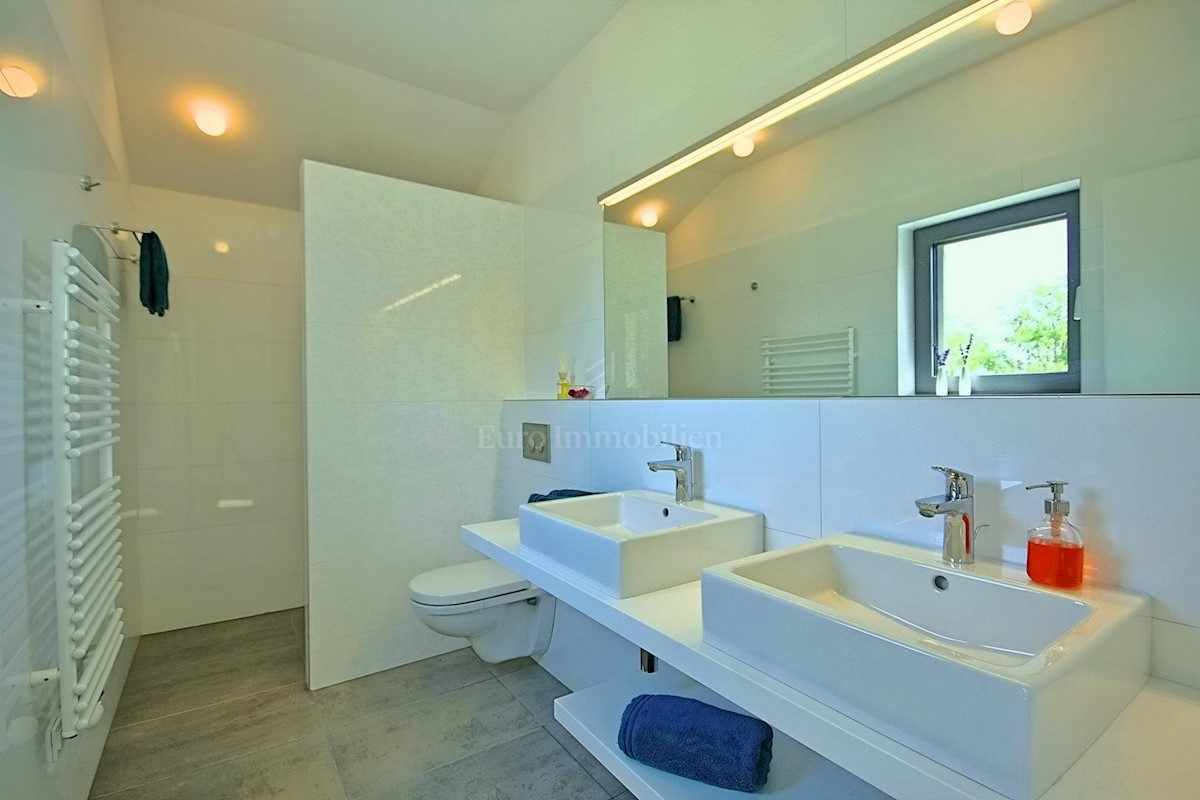 Predivna moderna villa s bazenom, Istra