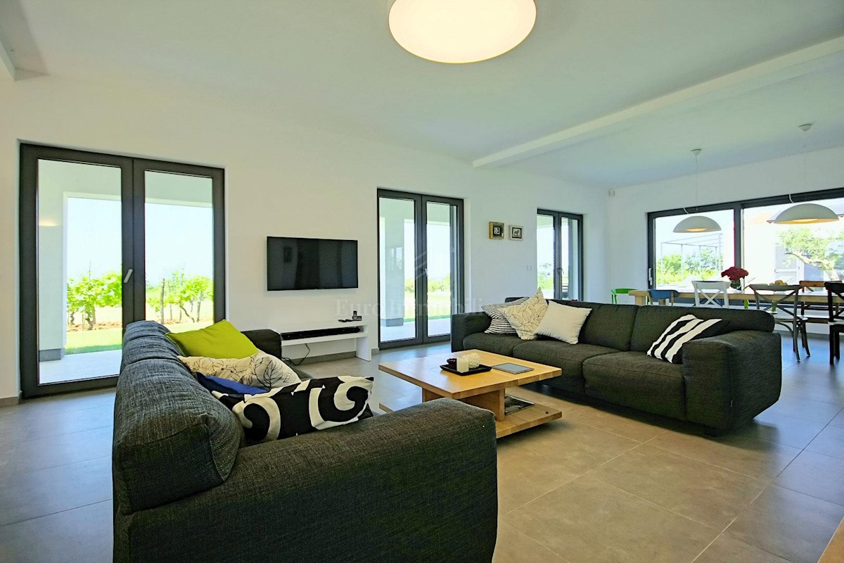 Predivna moderna villa s bazenom, Istra