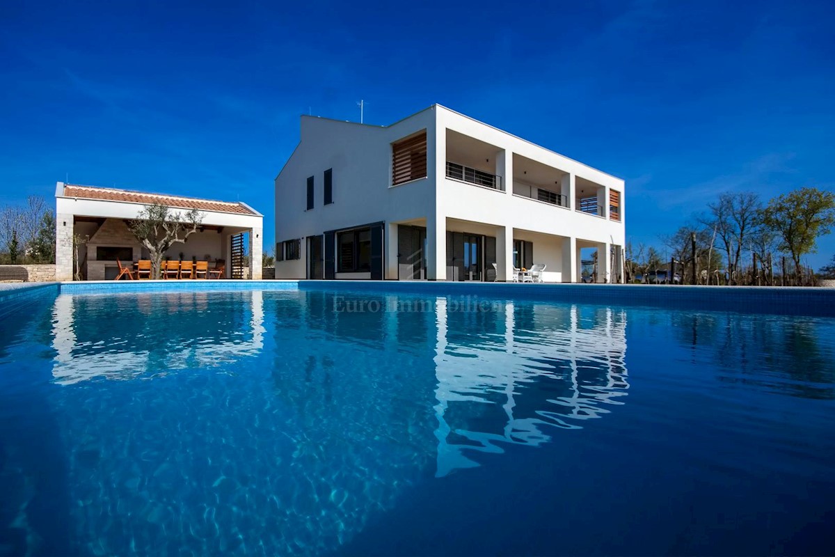 Predivna moderna villa s bazenom, Istra