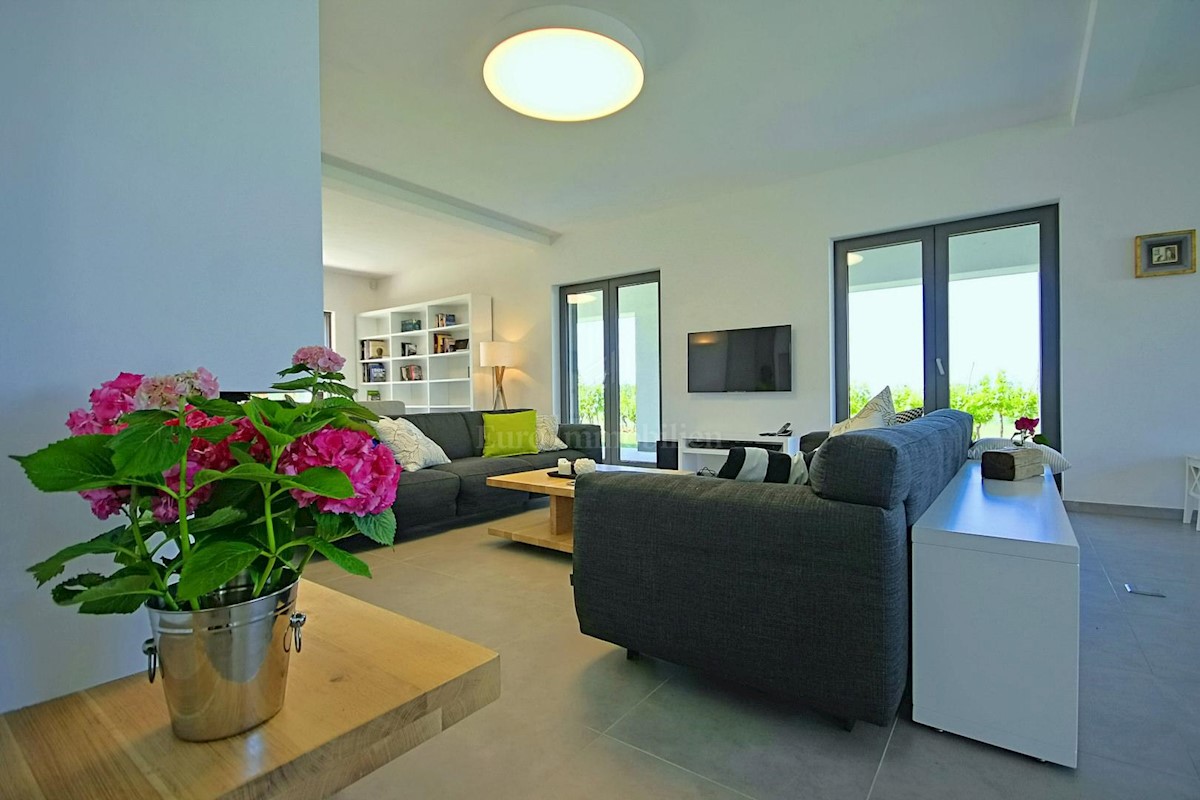 Predivna moderna villa s bazenom, Istra