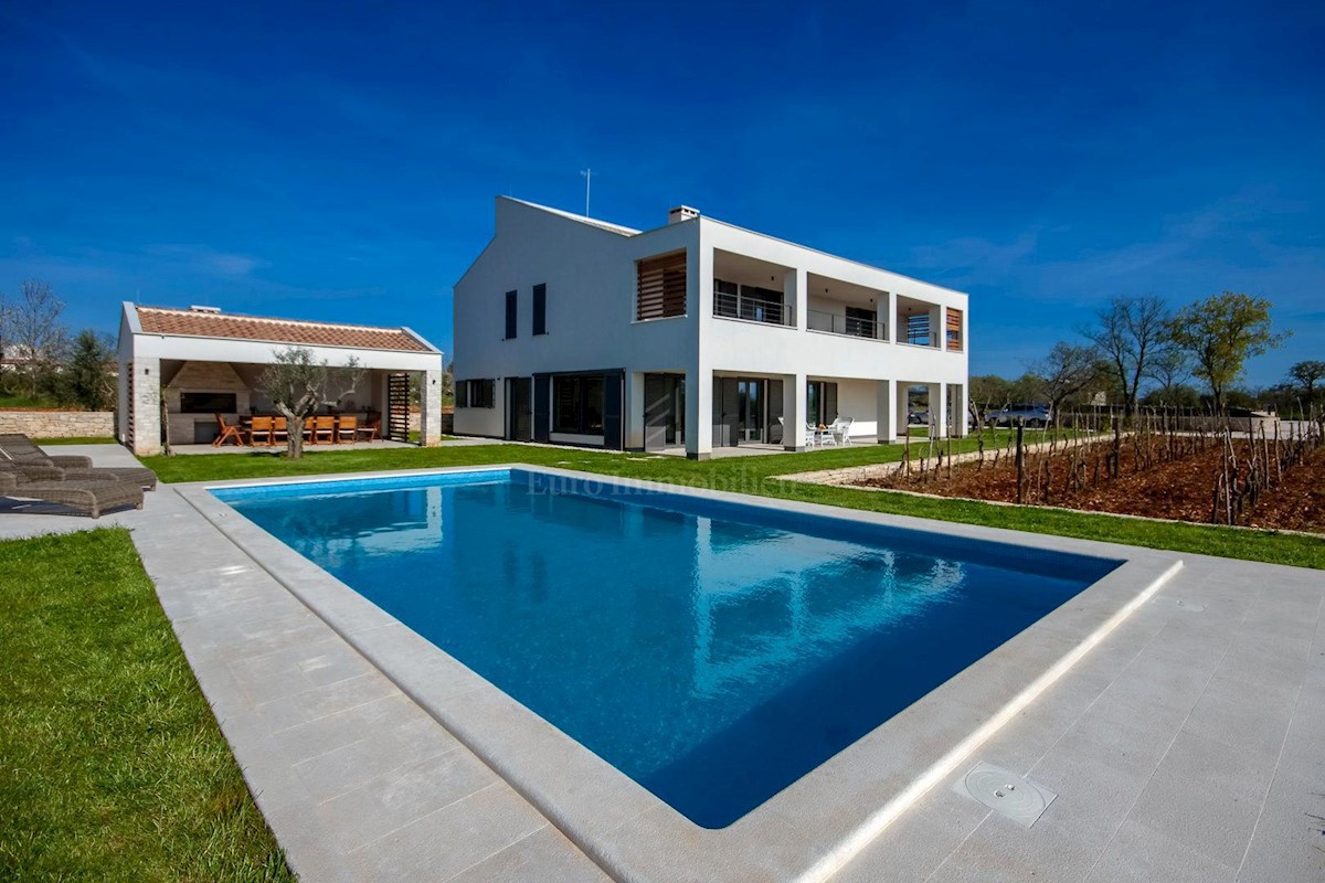 Predivna moderna villa s bazenom, Istra
