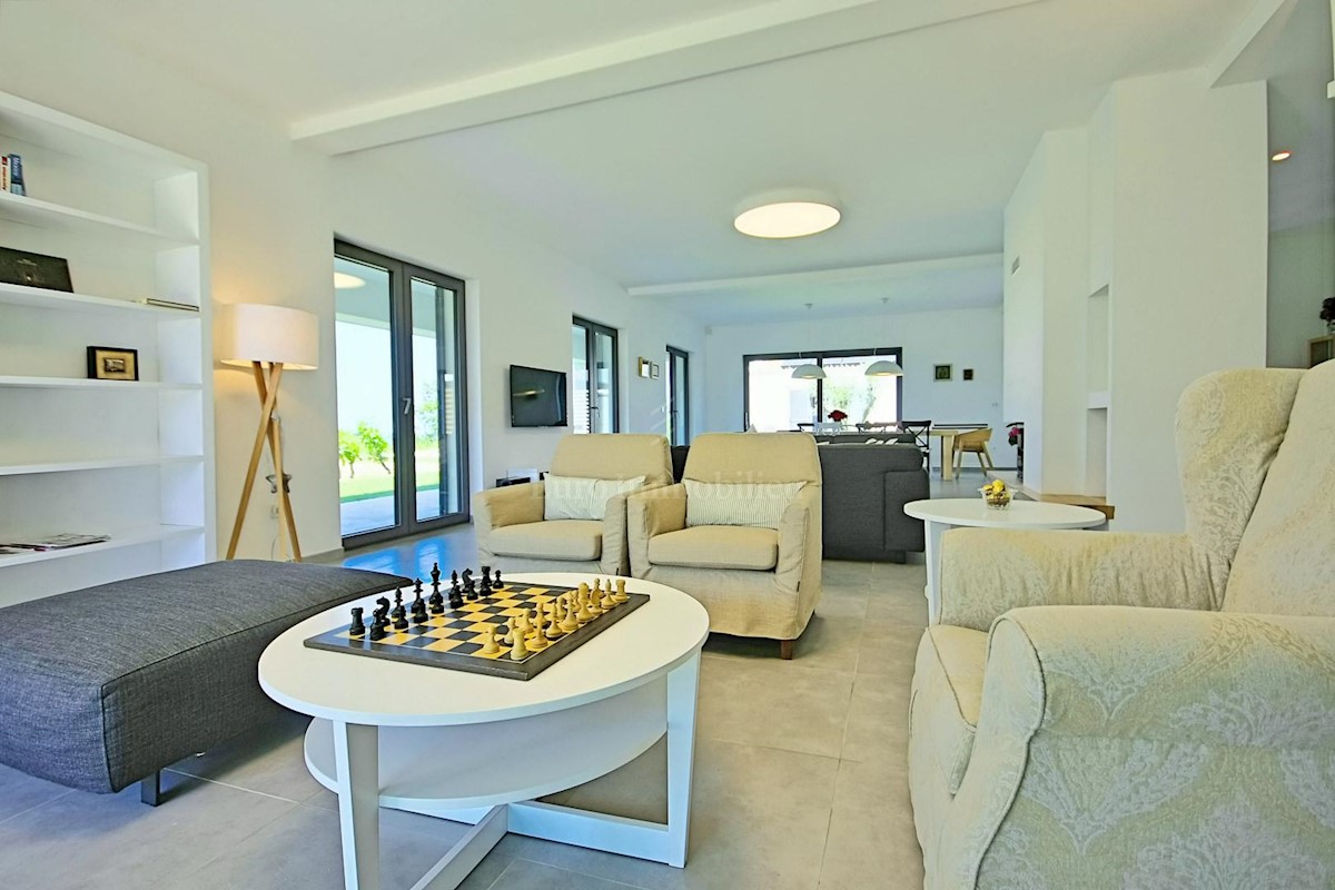 Predivna moderna villa s bazenom, Istra