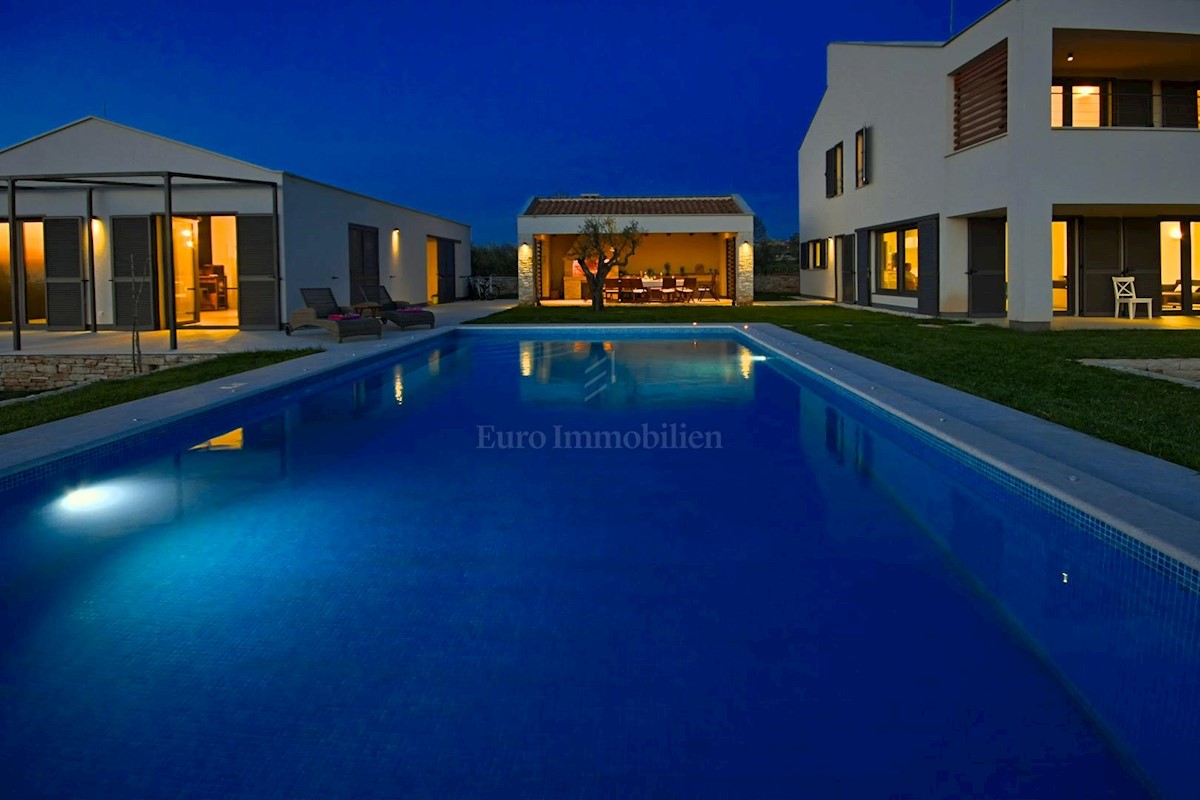 Predivna moderna villa s bazenom, Istra