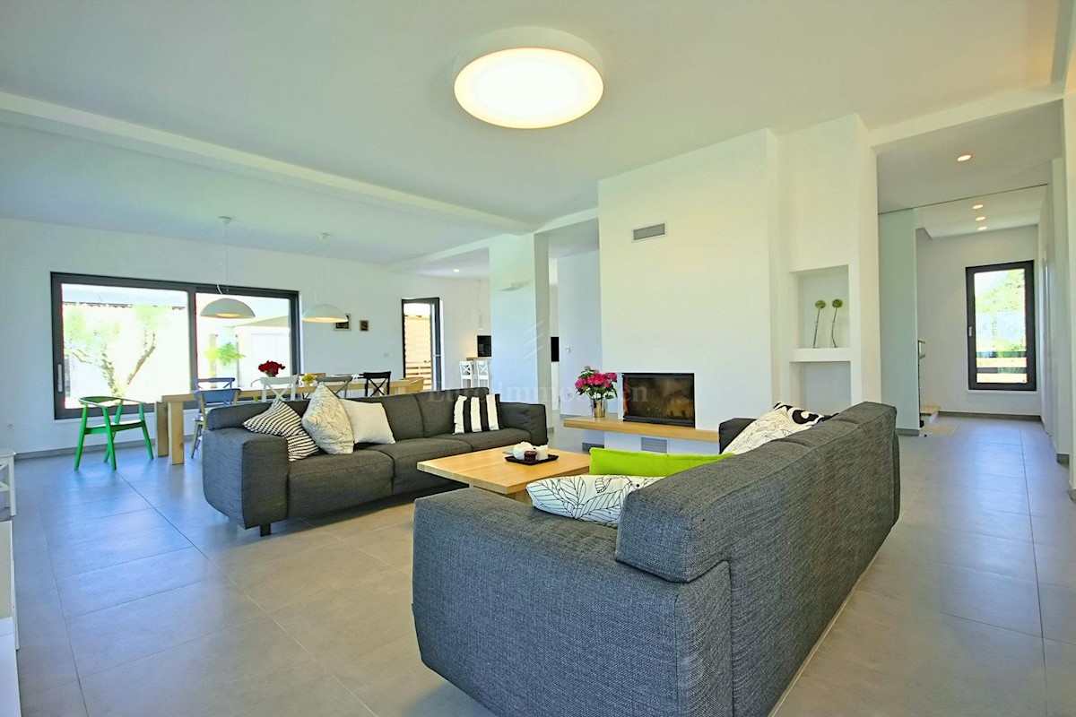Predivna moderna villa s bazenom, Istra