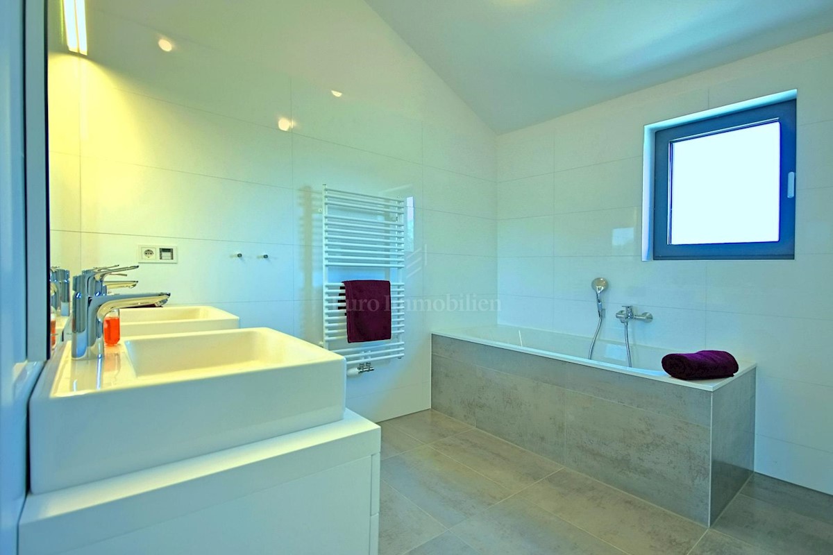Predivna moderna villa s bazenom, Istra