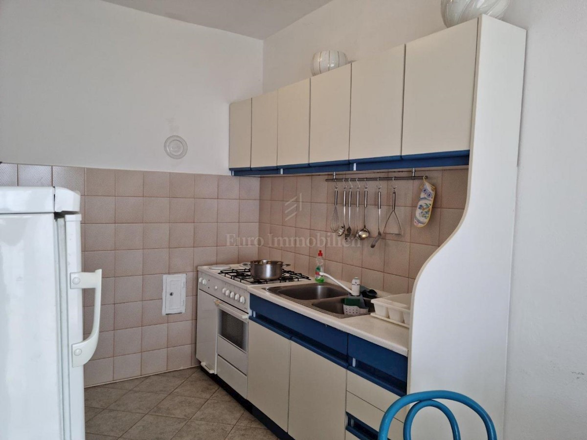 Kuća s prekrasnim pogledom samo 100m od mora!