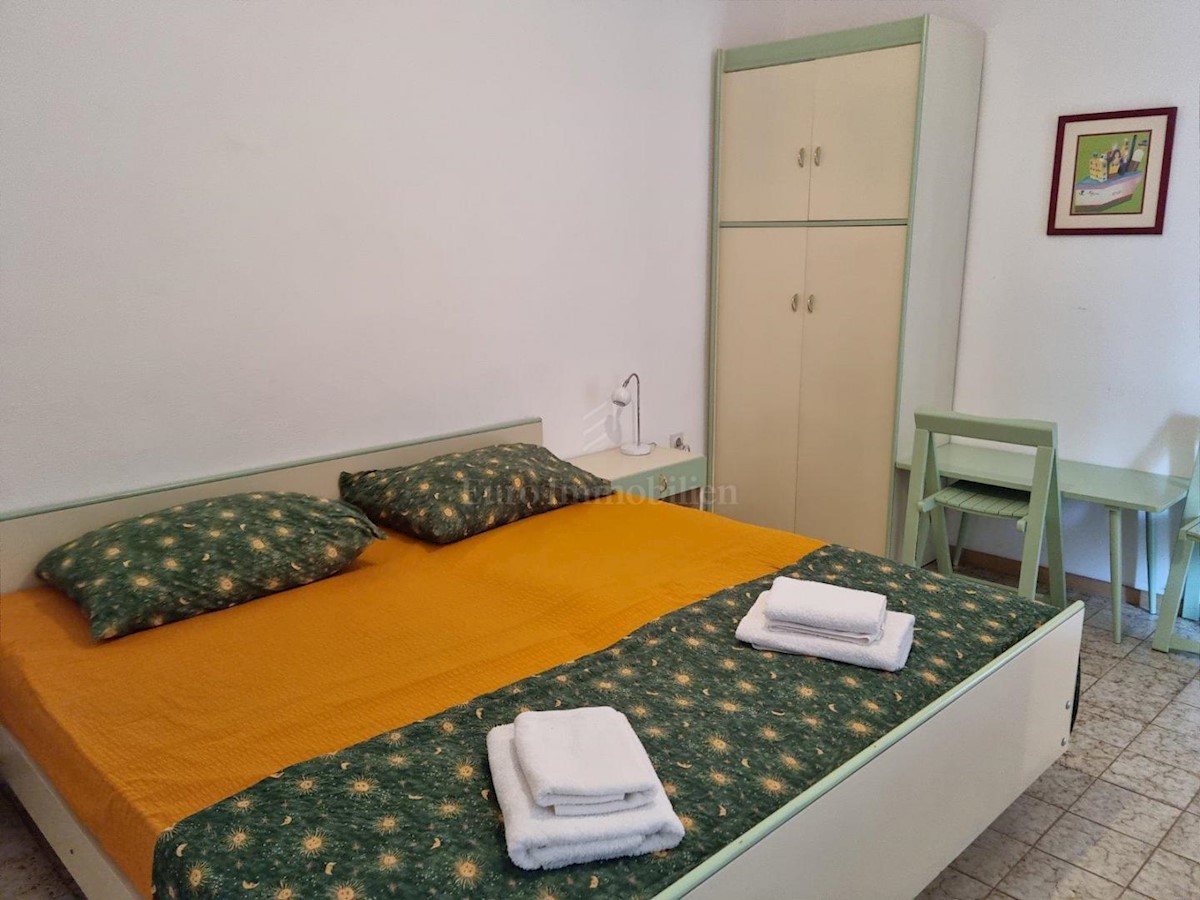Kuća s prekrasnim pogledom samo 100m od mora!