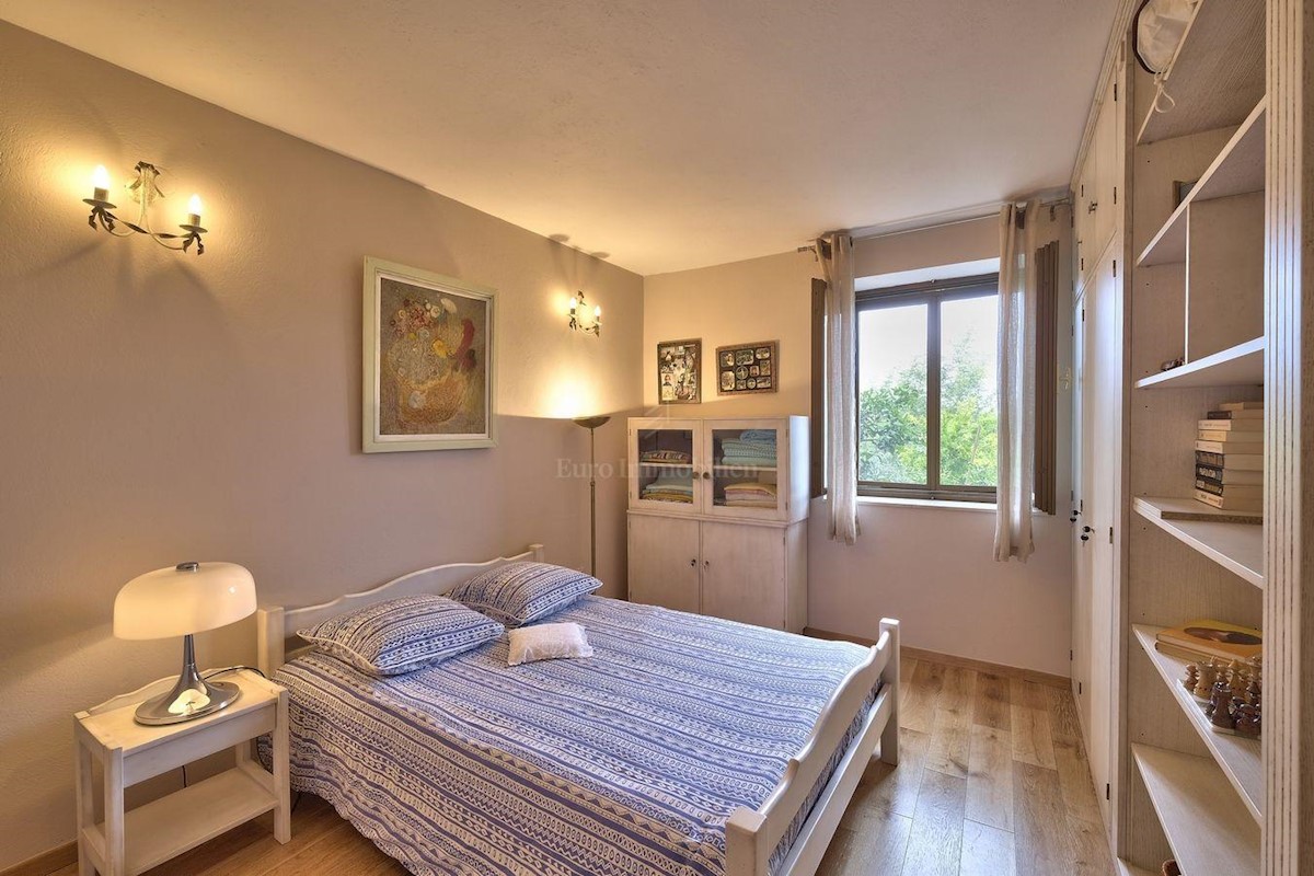Jedinstvena bogato opremljena villa s bazenom i prekrasnim pogledom na more, otok Brač