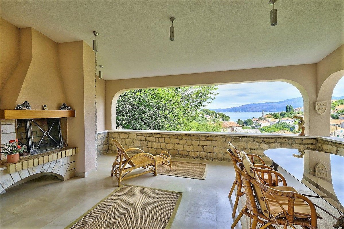 Jedinstvena bogato opremljena villa s bazenom i prekrasnim pogledom na more, otok Brač