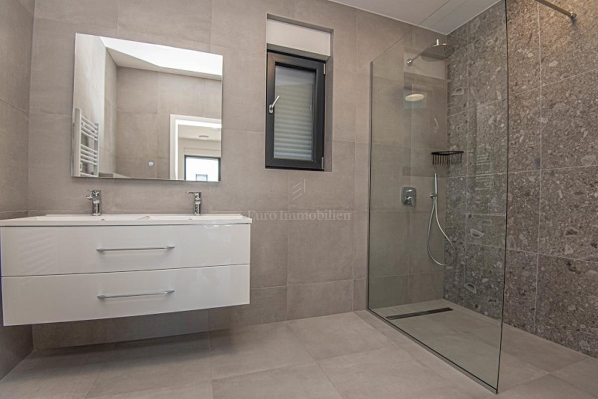 Luksuzna villa Sidro s bazenom, novogradnja Vodice