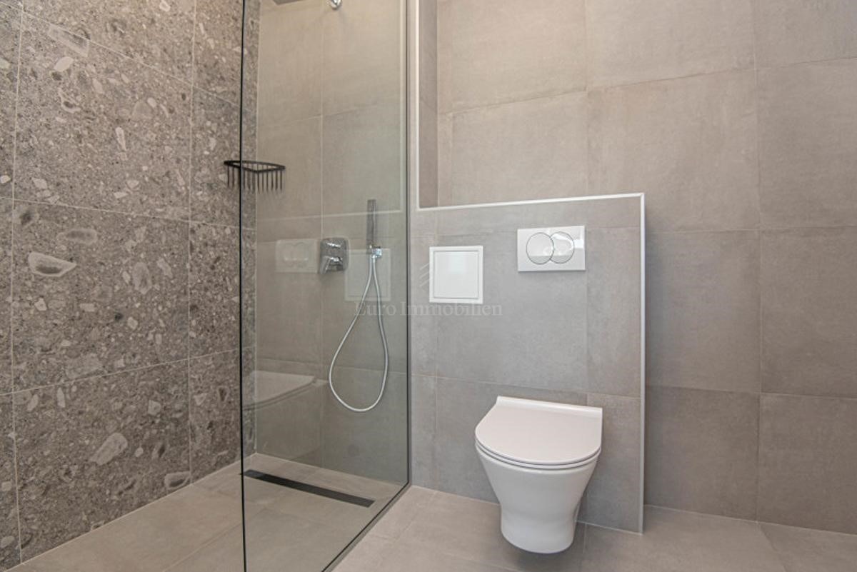 Luksuzna villa Sidro s bazenom, novogradnja Vodice