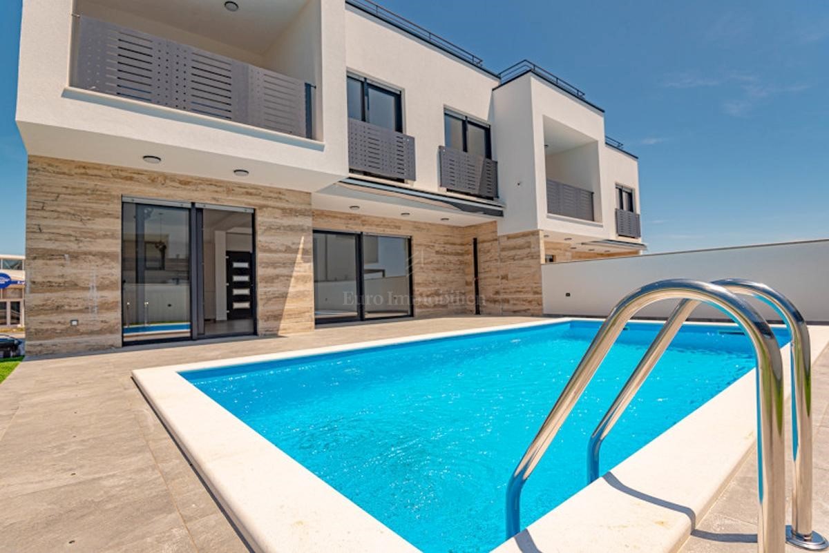 Luksuzna villa Sidro s bazenom, novogradnja Vodice