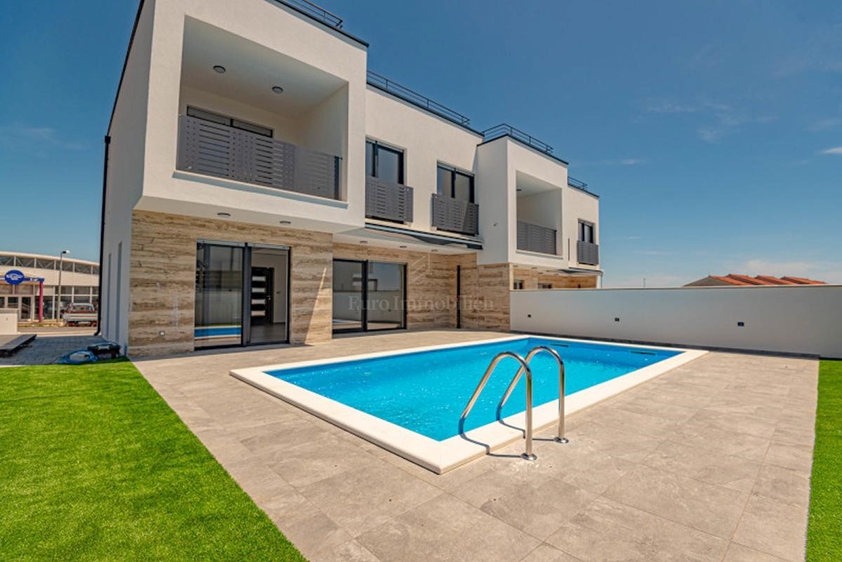 Luksuzna villa Sidro s bazenom, novogradnja Vodice