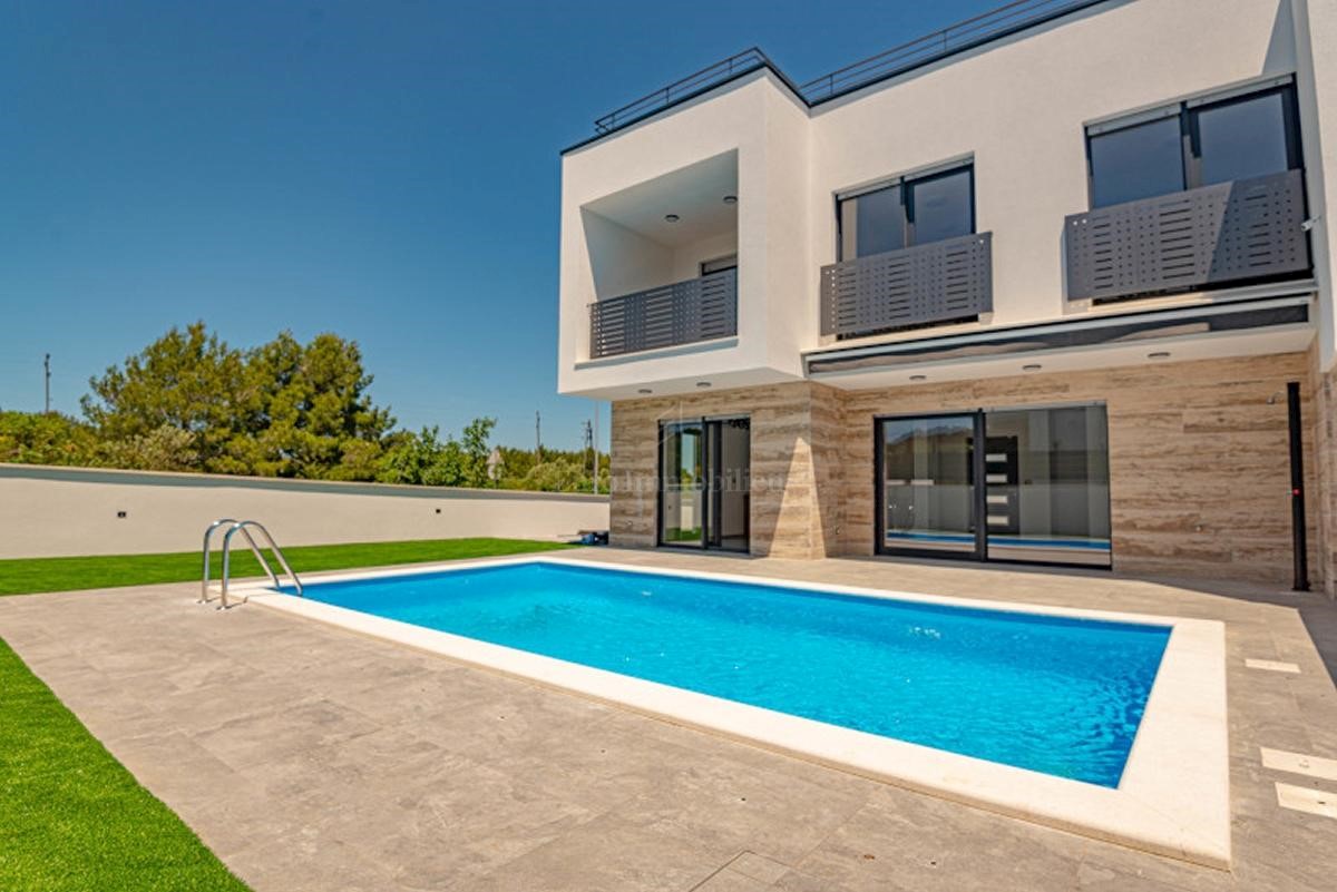 Luksuzna villa Sidro s bazenom, novogradnja Vodice