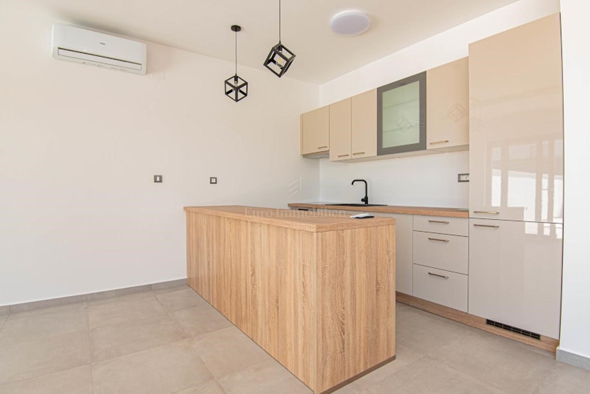 Luksuzna villa Sidro s bazenom, novogradnja Vodice