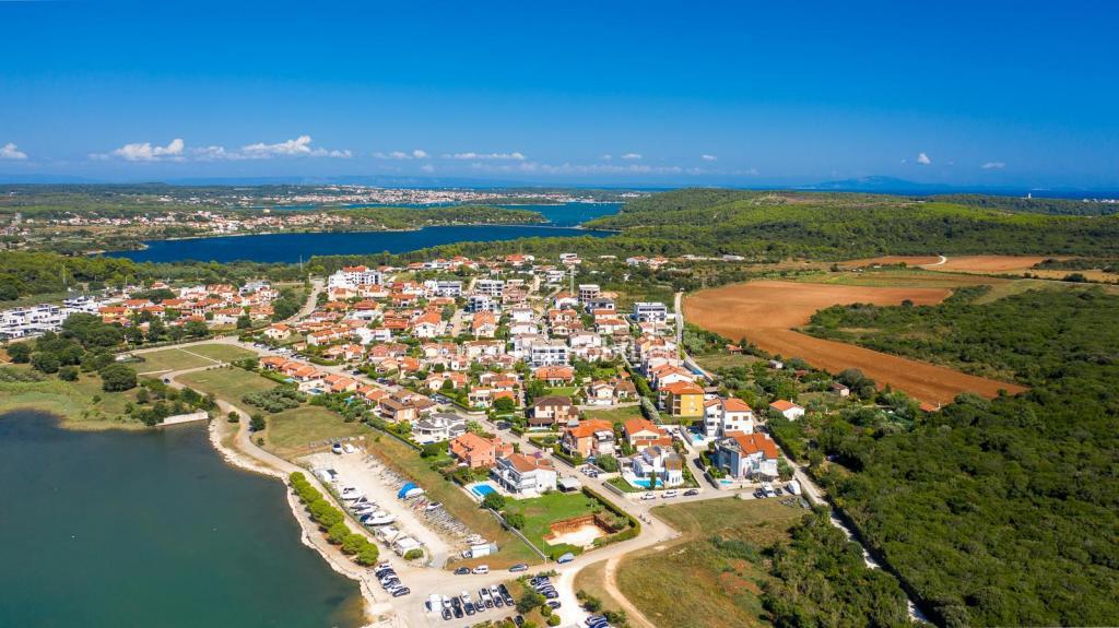 Dvoetažni apartma v bližini marine, Medulin - Volme