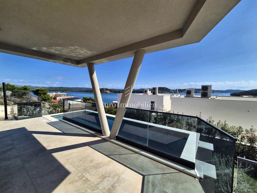 Družinska vila z bazenom, novogradnja Betina