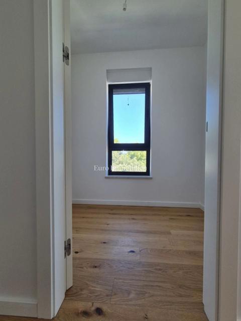 Družinska vila z bazenom, novogradnja Betina