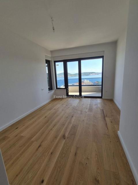 Družinska vila z bazenom, novogradnja Betina