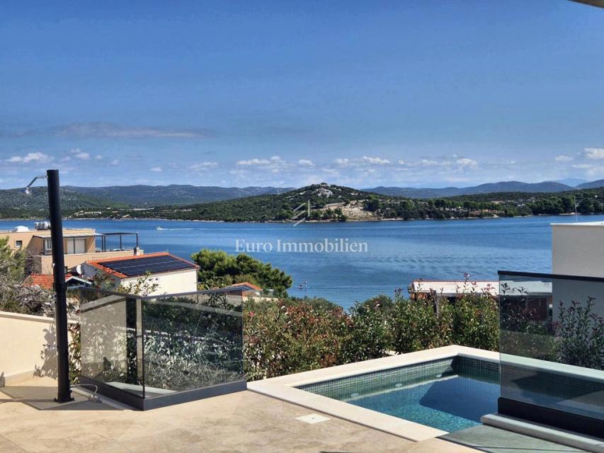 Družinska vila z bazenom, novogradnja Betina