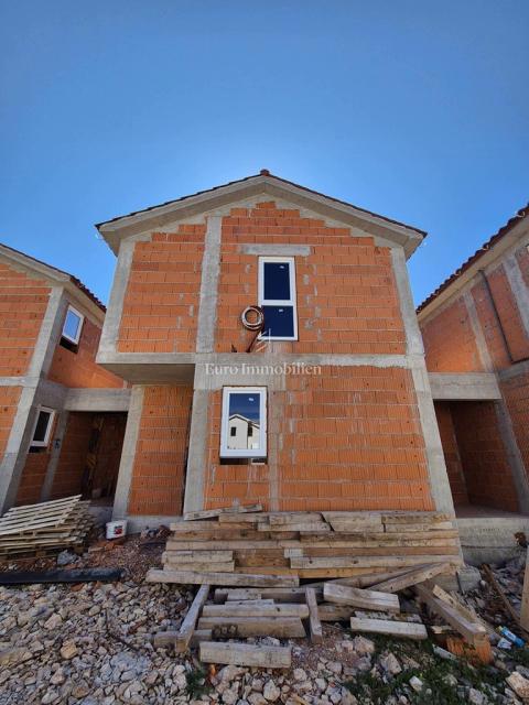 Moderna dvoetažna stanovanja - novogradnja Brodarica