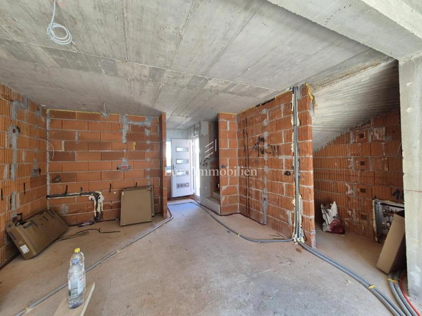 Moderna dvoetažna stanovanja - novogradnja Brodarica