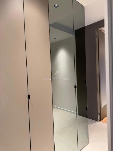 Moderni apartma z bazenom, novogradnja, mesto Krk