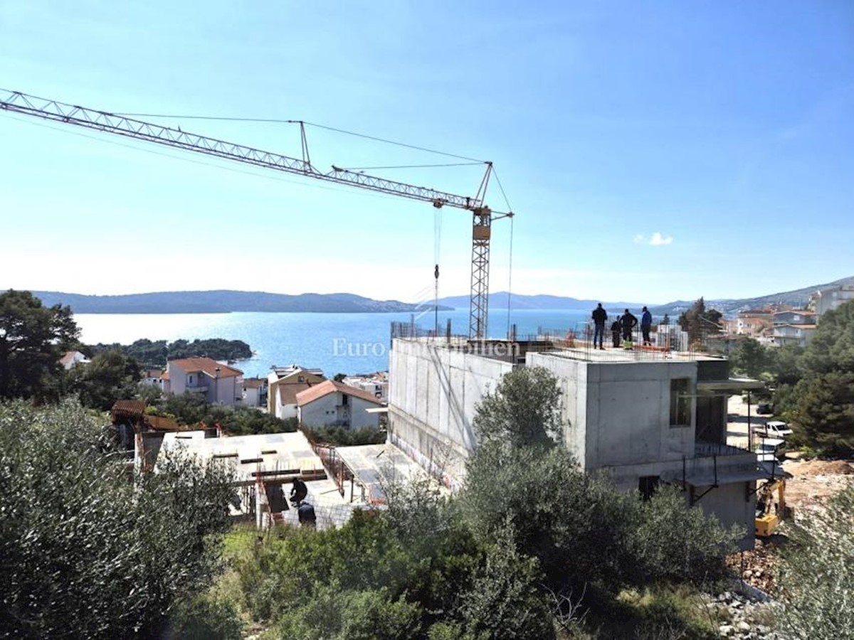 Stanovanja v gradnji s skupnim bazenom in čudovitim pogledom na morje!