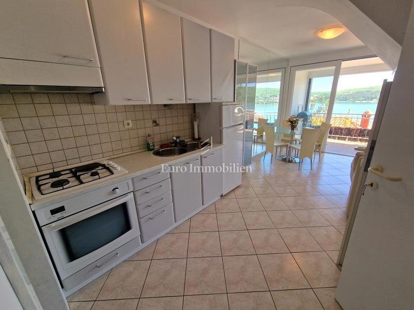 Krk - apartma s pogledom na morje 60 m do plaže