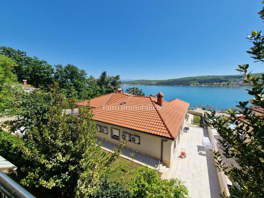 Krk - apartma s pogledom na morje 60 m do plaže
