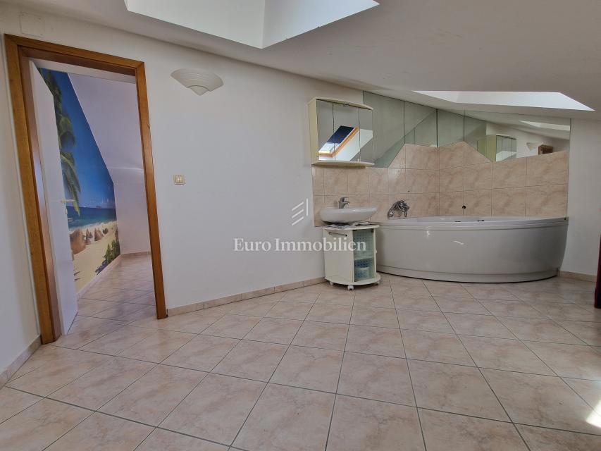 Krk - apartma s pogledom na morje 60 m do plaže